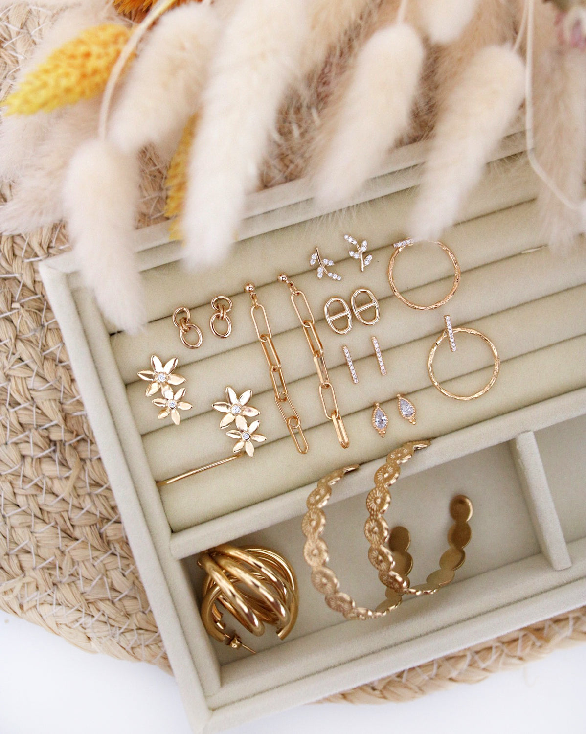 ESTHER hoops