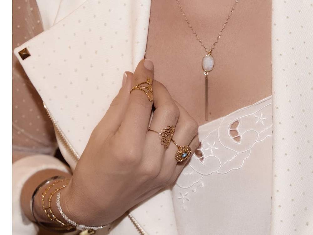 SIMHASANA long necklace